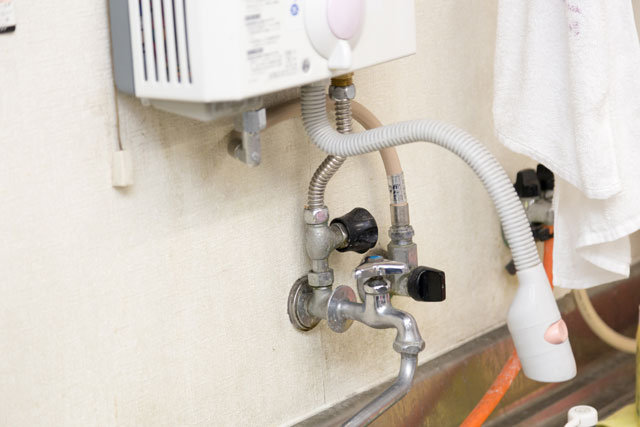 給湯器のホース交換は自分で対応可能？手順や各種費用などについても解説